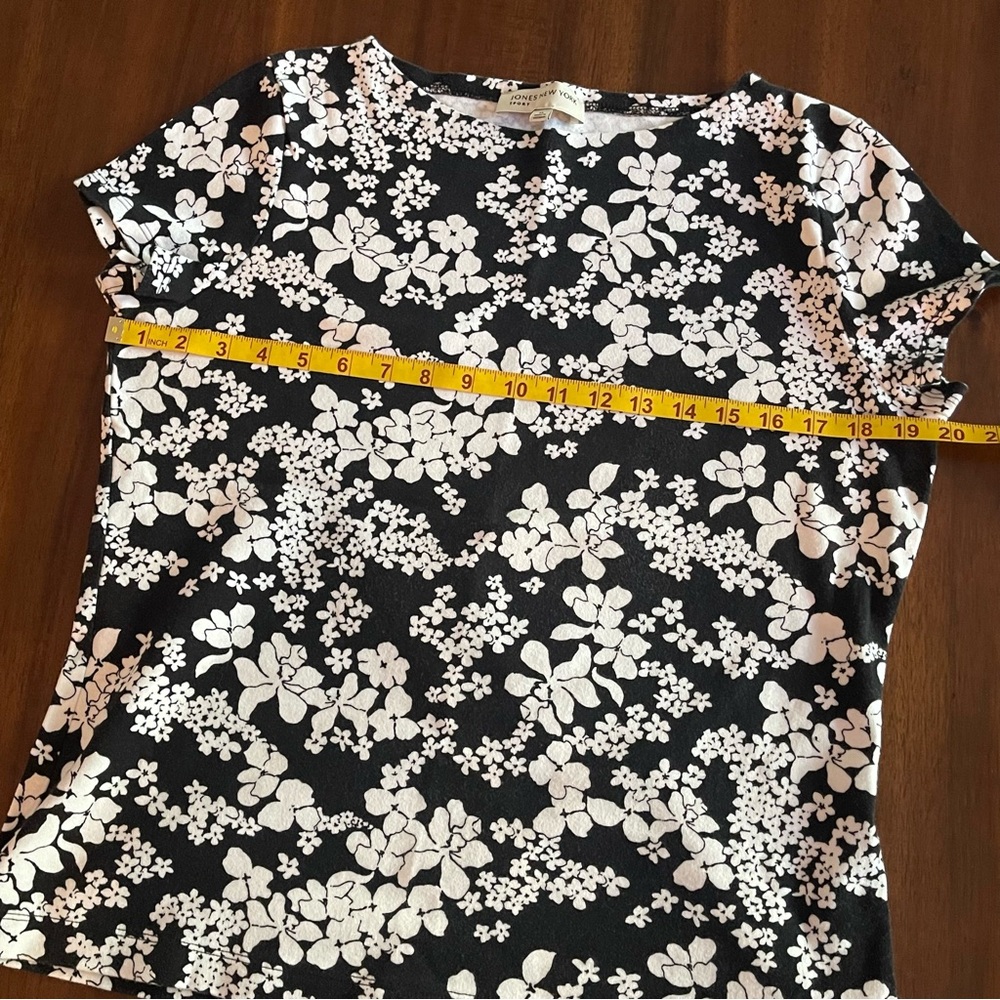 Jones New York Black Floral Short Sleeve Tee - Picture 4 of 5